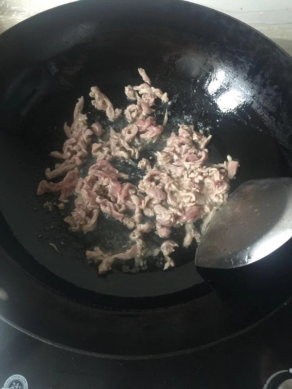 Stir-fried Shredded Pork with Garlic Sprouts recipe