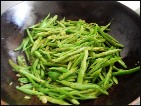 Noodles with Minced Pork and Beans recipe