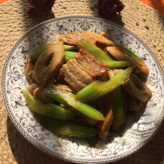 Stir-fried Pork Belly with Celery Intestines recipe