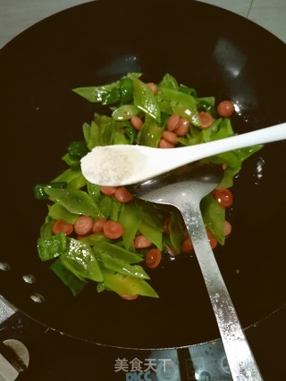 Stir-fried Lettuce with Hot Dog recipe