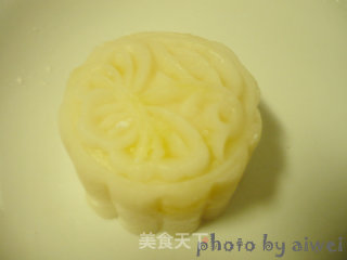 Snowy Mooncakes with Custard Filling recipe