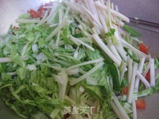 Stir-fried Rice Noodles with Tomato and Cabbage recipe
