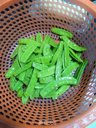 Fried Pork Strips with Snow Beans recipe