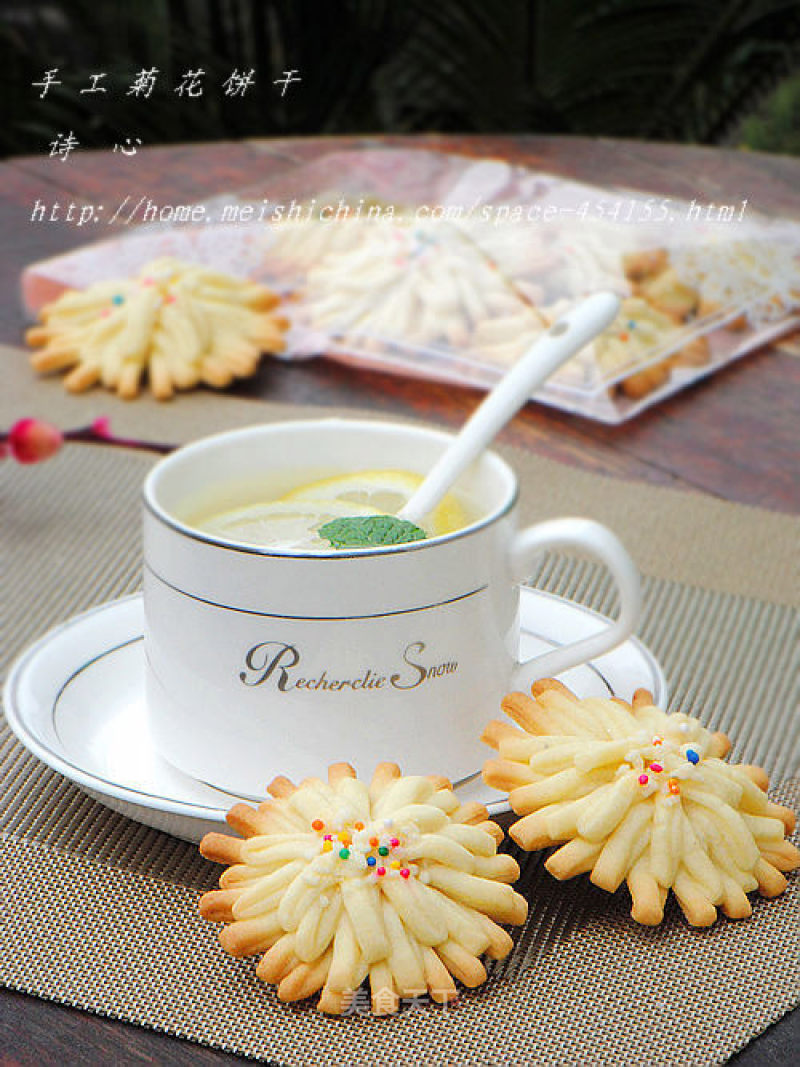 [handmade Chrysanthemum Biscuits] --- Make A Simulation Biscuit that Has Passed The Mold recipe