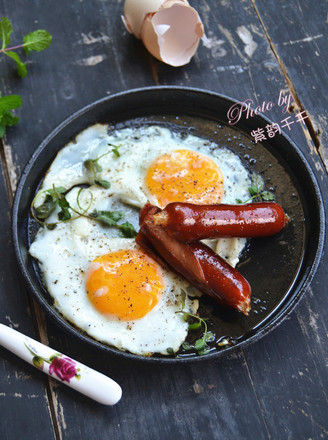 Sizzling Black Pepper Sausage and Eggs