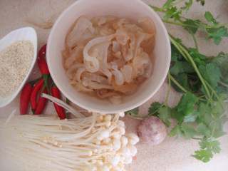 Cold and Crispy Enoki Mushroom Jellyfish Shreds recipe