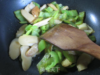 Stir-fried Bamboo Shoots with Green Pepper recipe