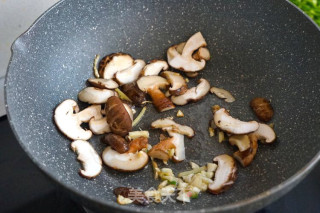 Zucchini Stir-fried Shiitake Mushrooms recipe