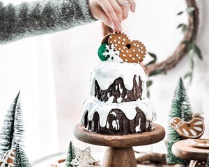 Christmas Marshmallow Cream Frosting Dripping Stump Cake recipe