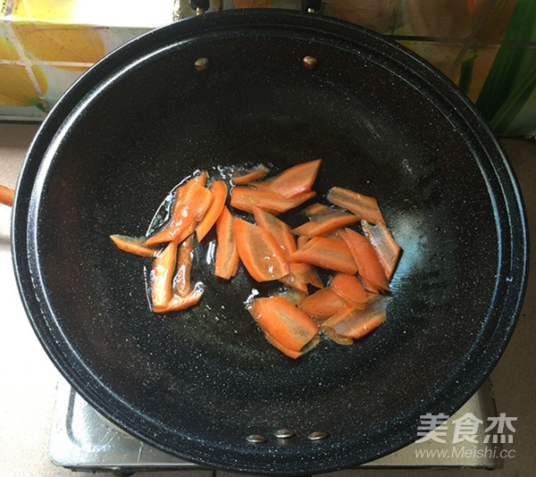 Stir-fried Carrot and Pork Liver with Sauce recipe