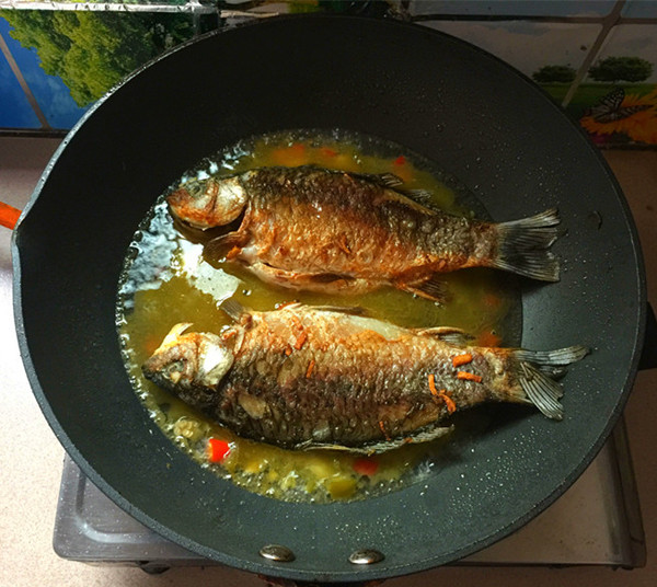 Hot and Sour Crucian Carp recipe