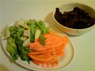 Intestine Cleansing Vegetables After Holidays-stir-fried Black Fungus with Celery recipe