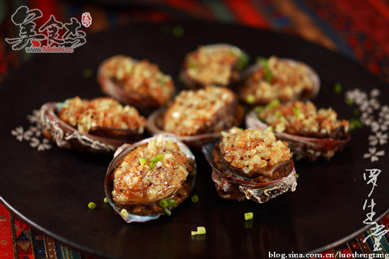 Steamed Fresh Abalone with Gold and Silver Garlic recipe
