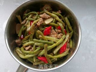 Stir-fried Meat with Cowpea recipe