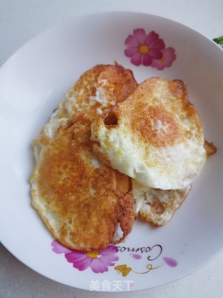 Simmered Poached Eggs with Green Cabbage Stem recipe