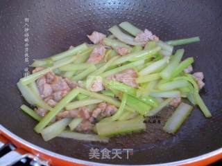 Stir-fried Lean Pork with Celery recipe