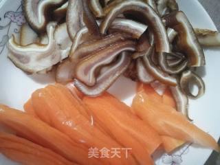 Stir-fried Carrots with Pork Ears recipe