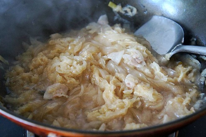 Sauerkraut Pork Stewed Vermicelli with Northeastern Vegetables recipe