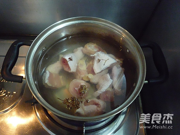 Stewed Chicken with Pine Mushroom recipe