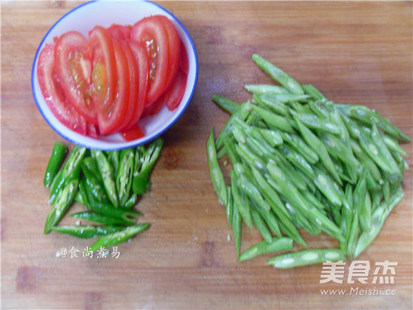 Tomato and String Bean Noodles recipe