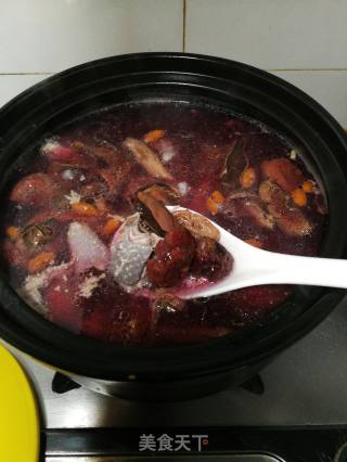 Red Mushroom Black Chicken Soup recipe