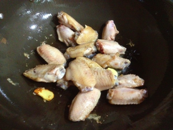 Stewed Chicken Wings with Hazel Mushroom recipe
