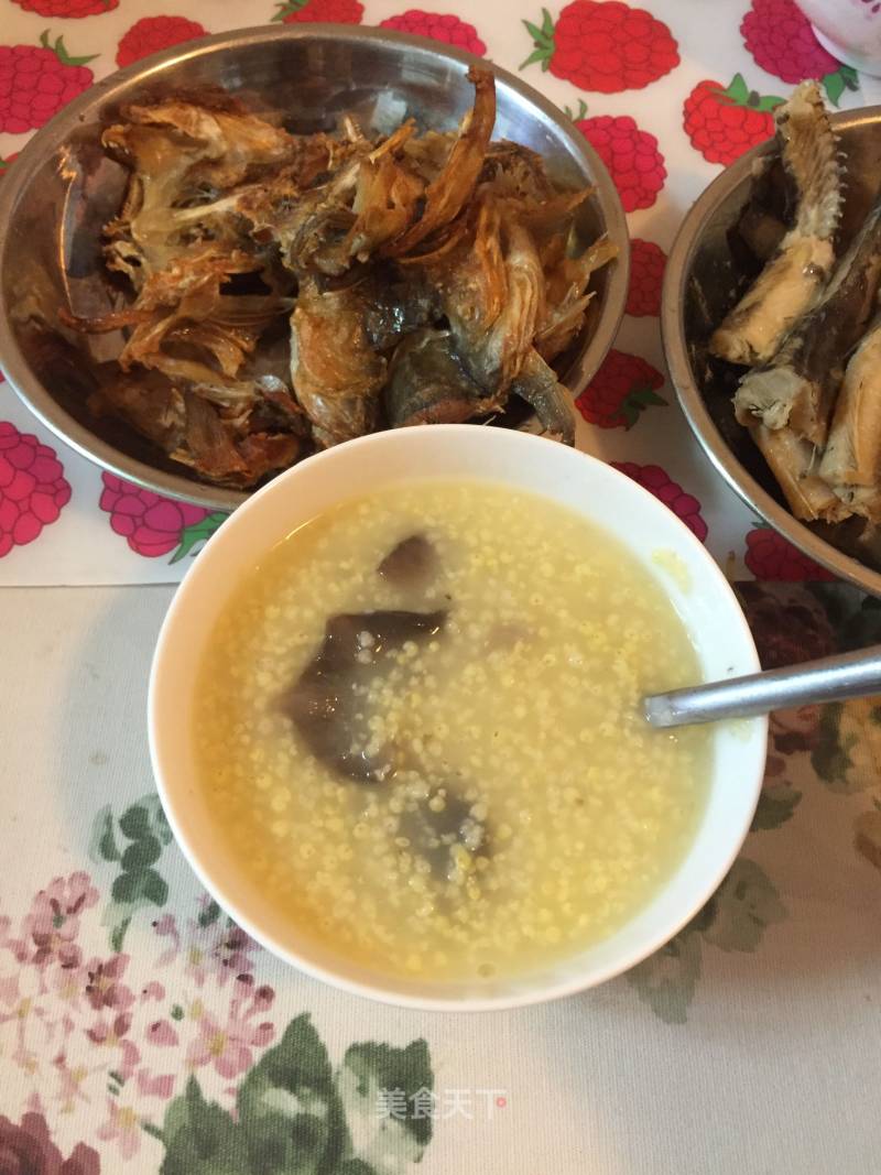 Nutritional Breakfast: Sea Cucumber and Millet Porridge + Short-suffed Small Salted Fish