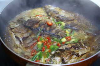 Spicy Rice with Small Crucian Carp recipe