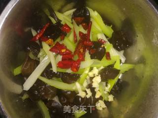 Celery Mixed with Fungus recipe