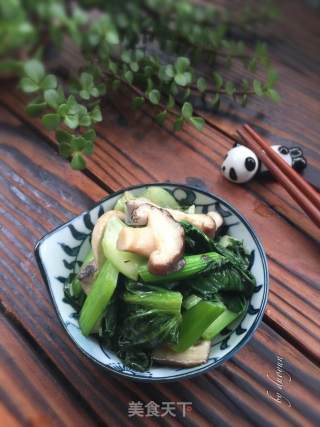 Stir-fried Vegetables with Double Mushrooms recipe