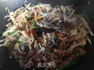 Stir-fried Beef with Shredded White Radish recipe