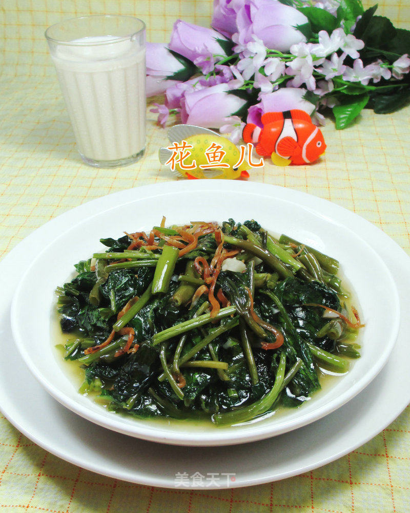 Stir-fried Water Spinach with Clove Fish recipe