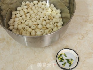 Cantonese-style Moon Cake with Lotus Seed Paste (with Invert Syrup and Lotus Seed Paste Filling) recipe