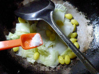 Stir-fried Cabbage with Silver Almonds recipe