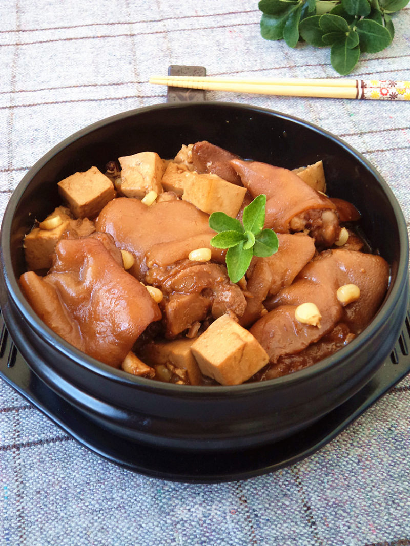[tianjin] Tofu and Corn Roasted Pork Knuckles recipe