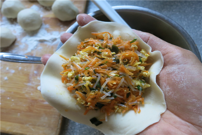 Steamed Noodles with Carotene Buns recipe