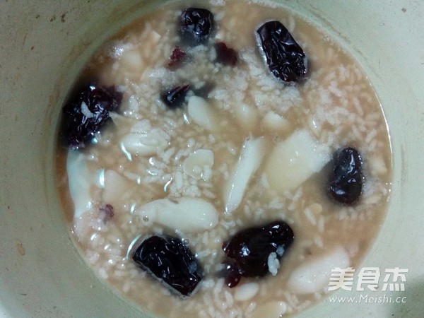 Red Dates, Yam and Lily Porridge recipe