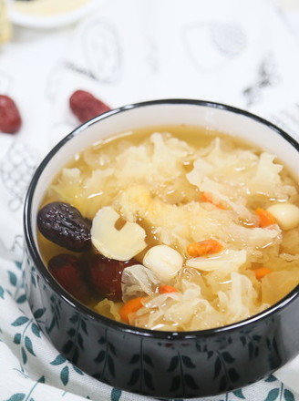 White Fungus and Lotus Seed Soup recipe