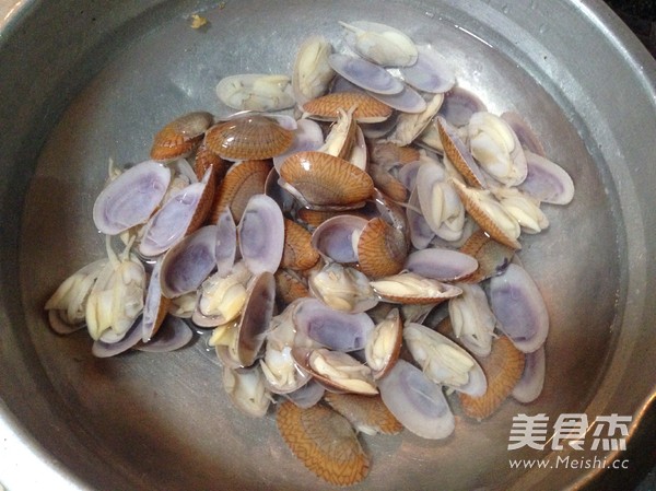 Stir-fried Clams with Leek recipe