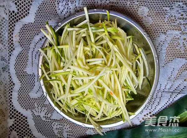 Zucchini Stir-fried Three Shreds recipe