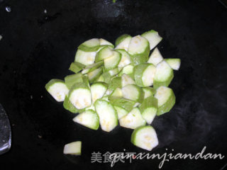 Stir-fried Pork Root with Yunnan Melon recipe