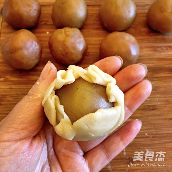 Cantonese Lotus Seed Paste Mooncake-birthday Edition recipe