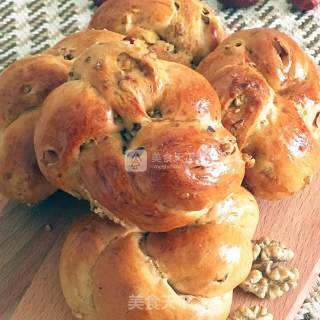 Walnut Red Date Meal Buns recipe
