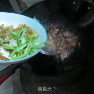 Stir-fried Sour and Spicy Donkey Meat recipe