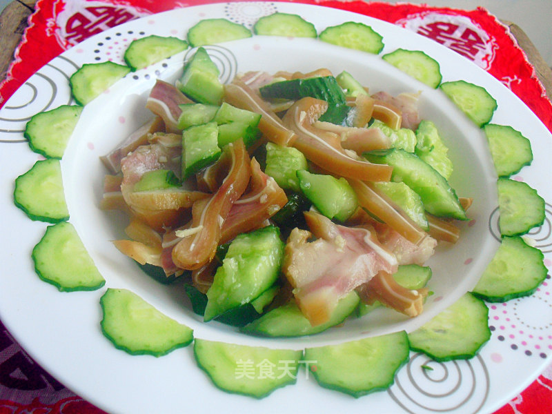 Pork Ears with Minced Garlic and Cucumber recipe