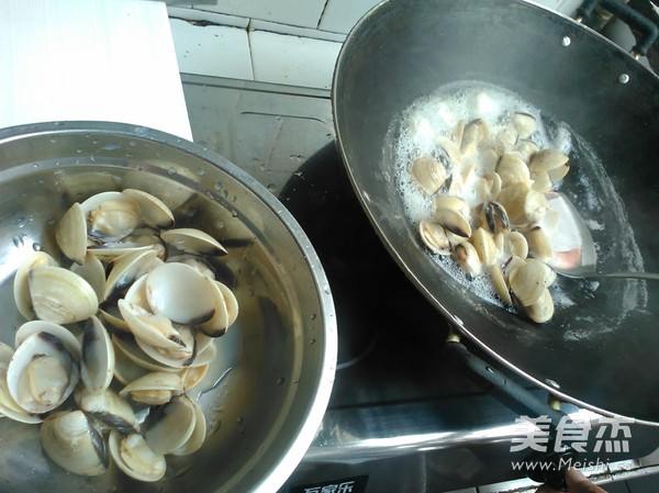 White Shellfish Tofu Fish Head Soup recipe