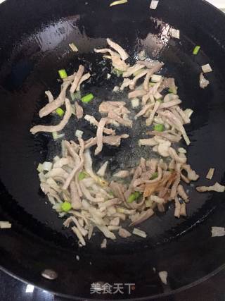 Carrot Shredded Pork Stir-fry recipe