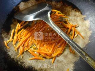 Stir-fried Leek Sprouts with Carrots recipe