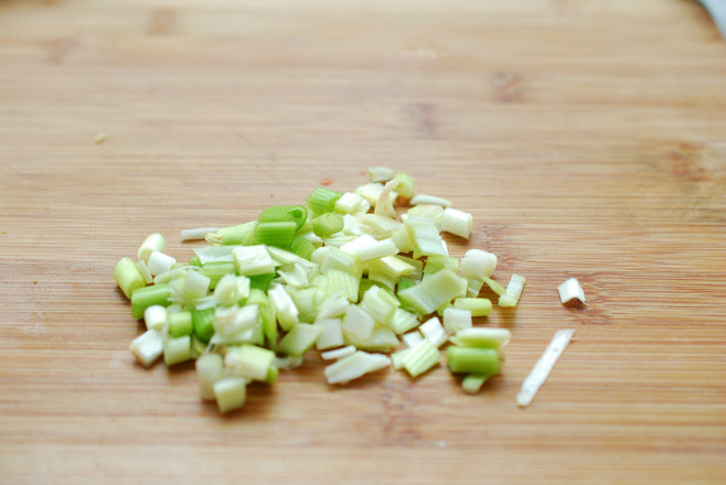 Scrambled Eggs with Garlic Stalks recipe