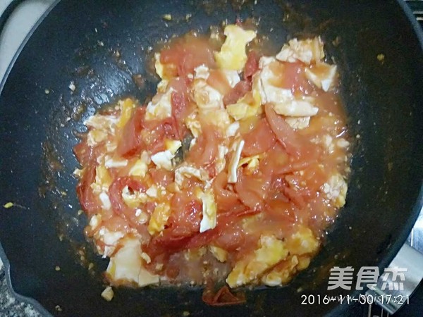 Scrambled Eggs with Tomatoes recipe